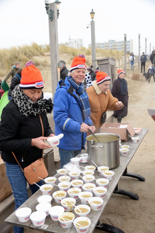 ../Images/Nieuwjaarsduik Noordwijk 2020 131.jpg